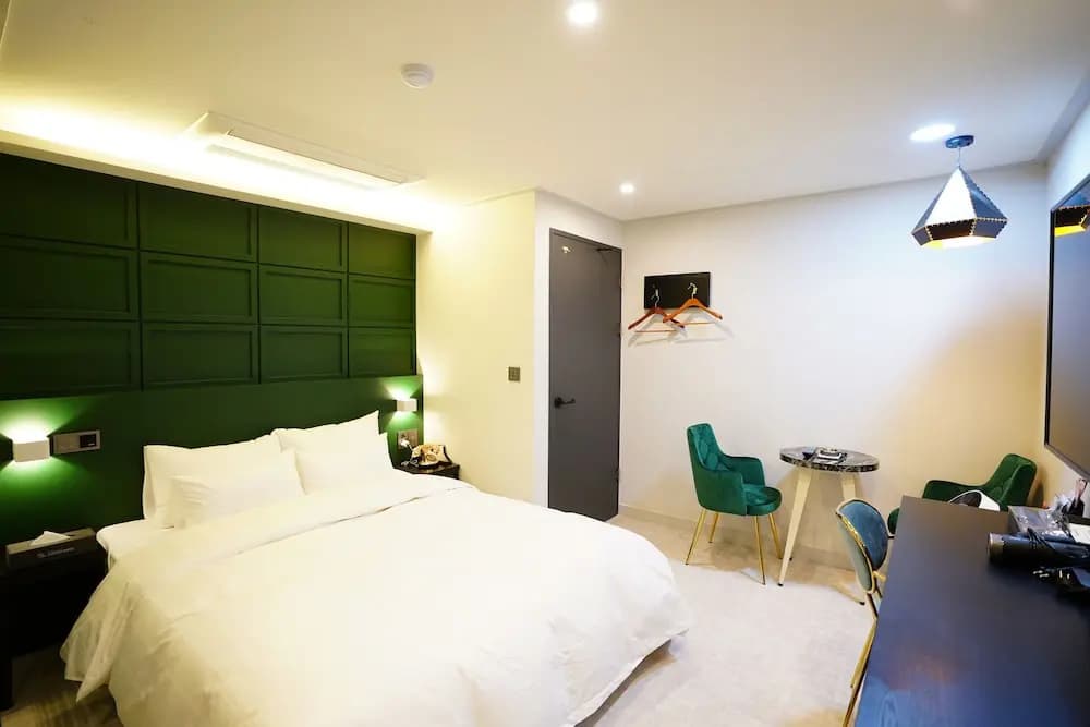 Saturn Hotel - photo 6