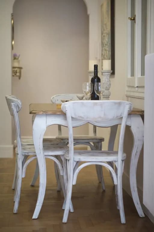 Elegant 2BD Apartment - photo 14