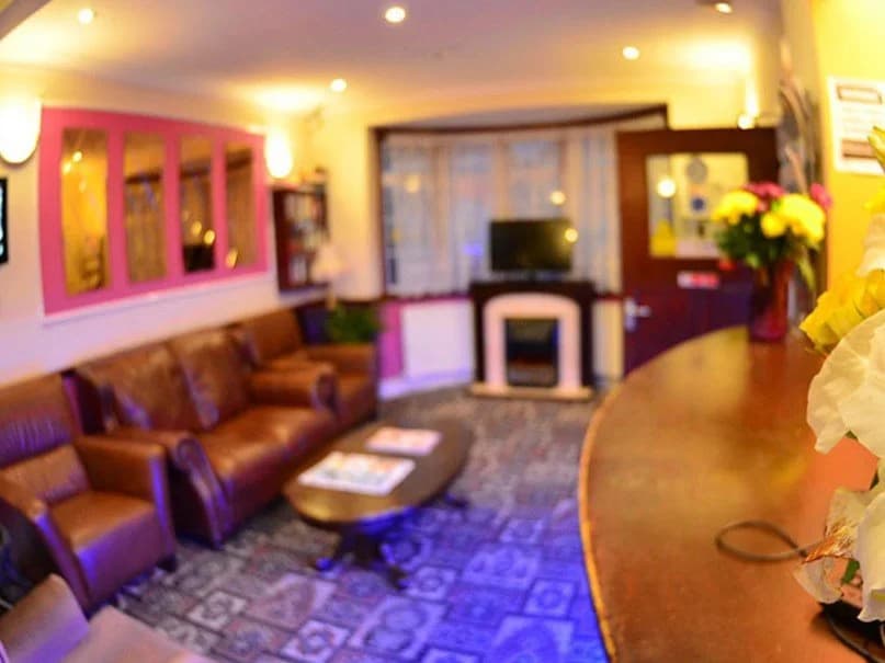 Heathrow Palace - photo 3
