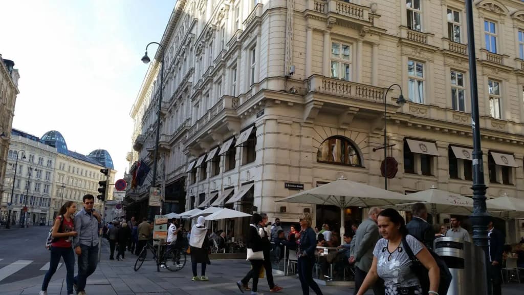 Goldfisch Apartment Vienna Opera House - photo 13