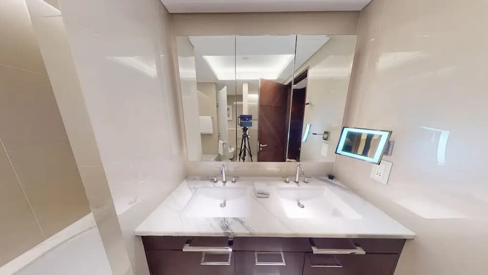 Stunning 2 Bed Address Sky View Best Layout - photo 7