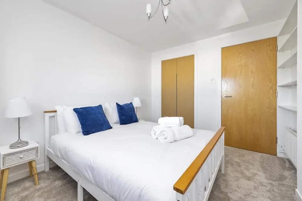 JOIVY Stunning 2-Bed Flat W/ Free Parking - photo 5