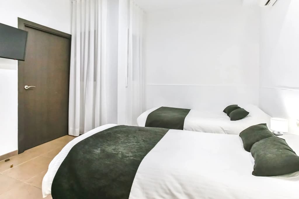Laramond Barcelona Rooms - photo 8