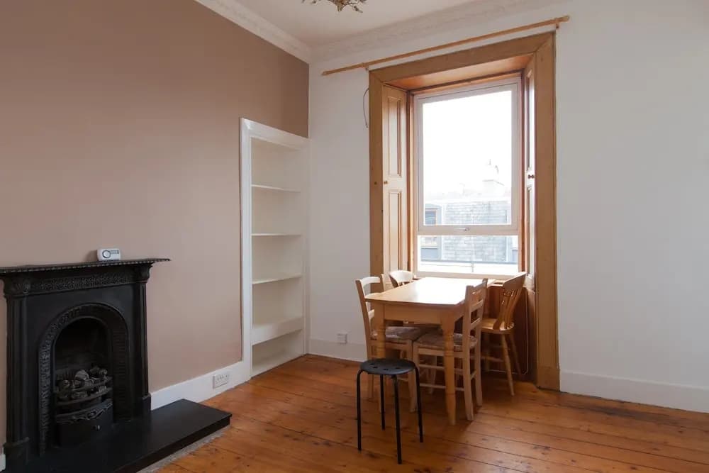 3 Bedroom Flat Near Leith - photo 3