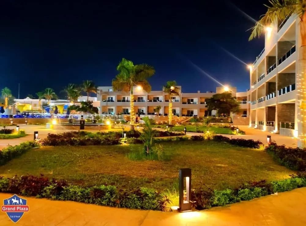 Grand Plaza Hotel - photo 1