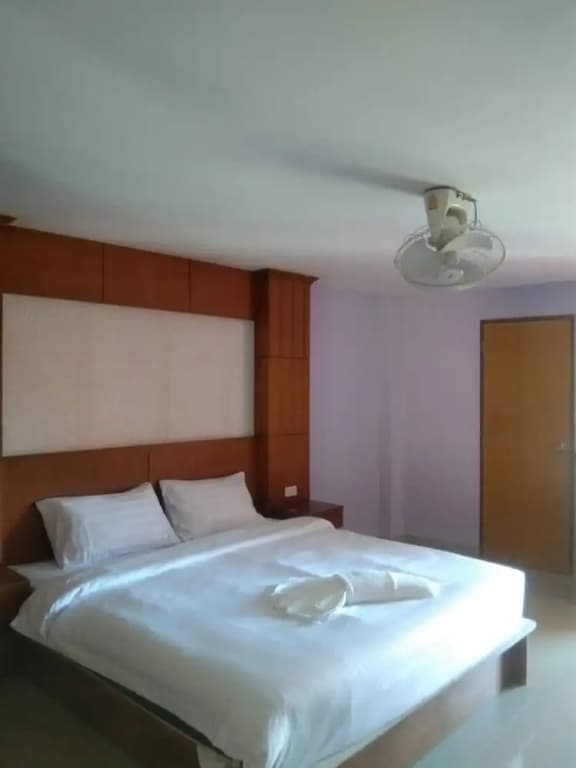 Lucky Inn Residency - photo 4