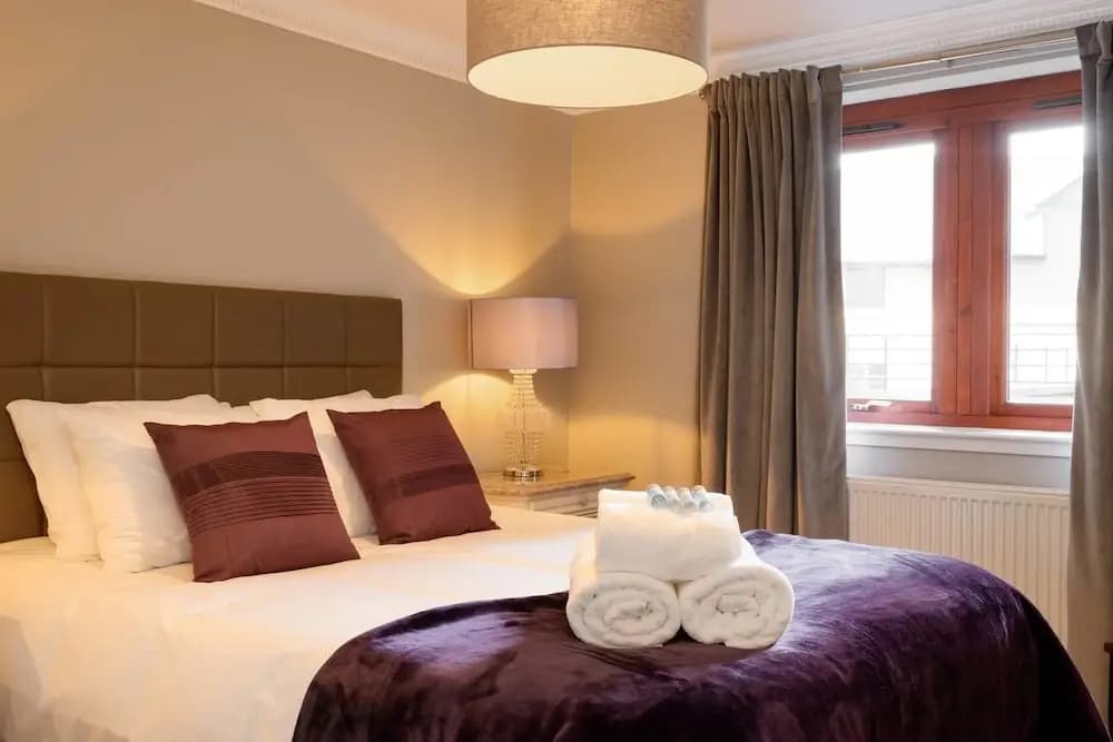 JOIVY Gorgeous Stockbridge Apt With Underground Parking - photo 5