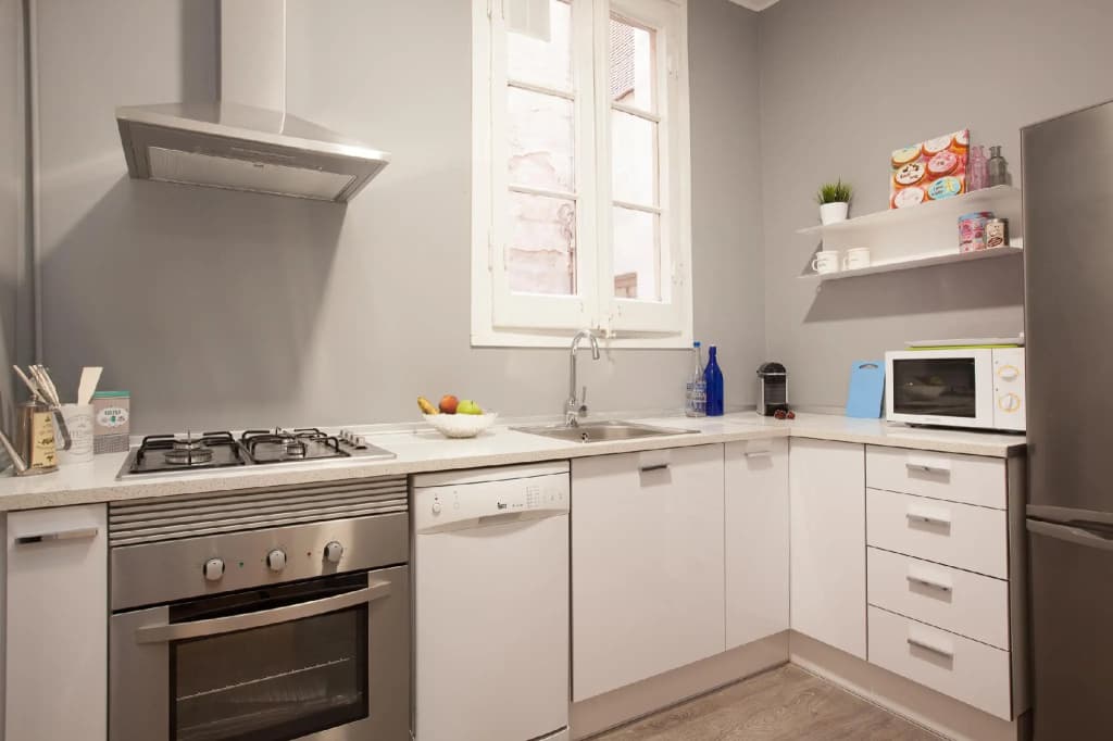 SOFIA 4 · Sofía's Gallery & Bath · Well Priced 6 Pax Spacious Home in Eixample - photo 11