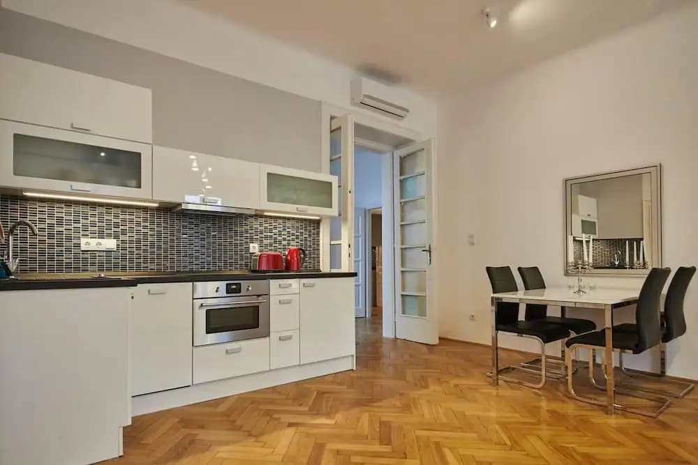 1 Bedroom Apartment Sleeps 2 -balcony -lift Access - photo 16