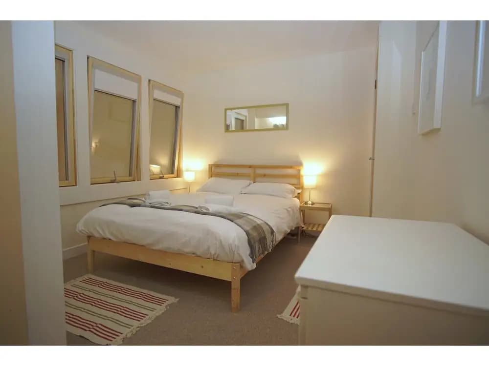 Bright, Spacious Old Town Flat for 6 - photo 4