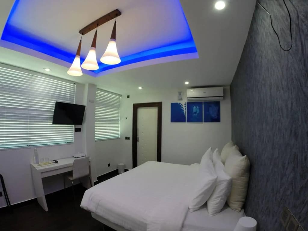 Airport Beach Hotel - photo 4