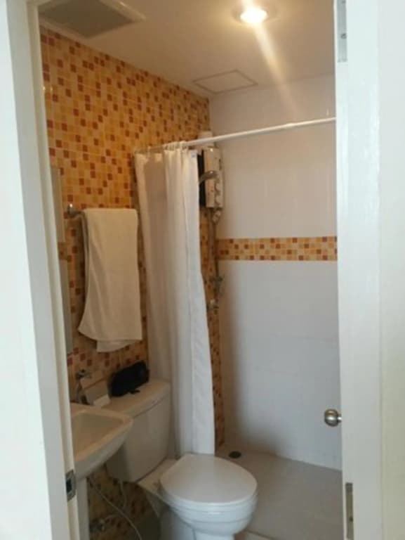 The Konnect Hotel - photo 9