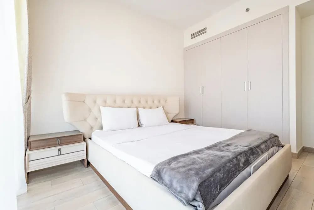Superhost  Stylish 1BR in Bloom Tower - photo 4