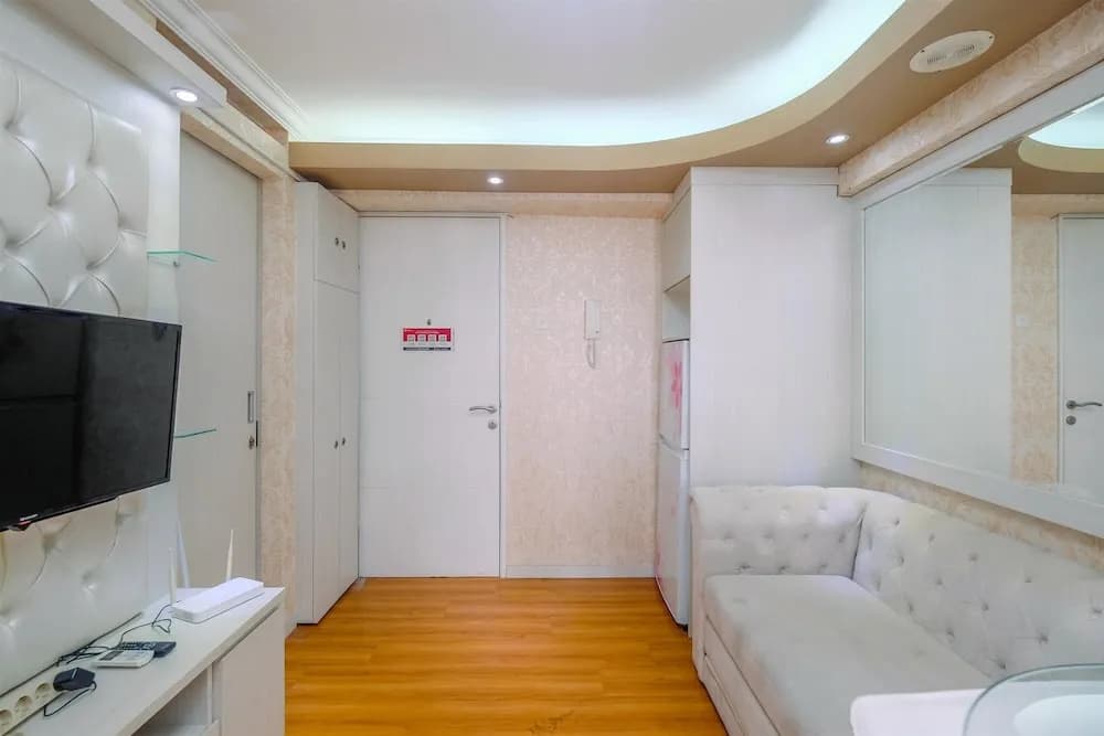 Cozy Stay 2BR Bassura City Apartment - photo 9