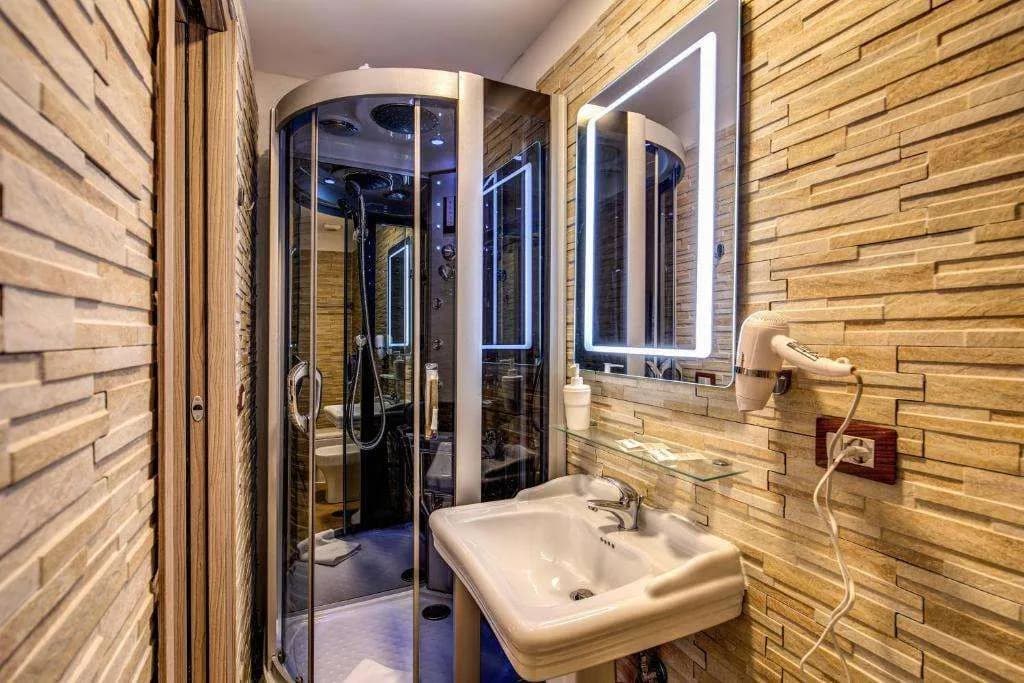 Amici Guesthouse - photo 8