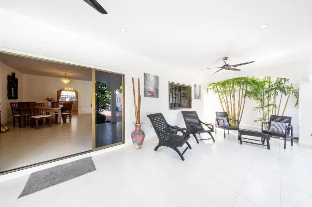 Royal Park Apartments - main photo
