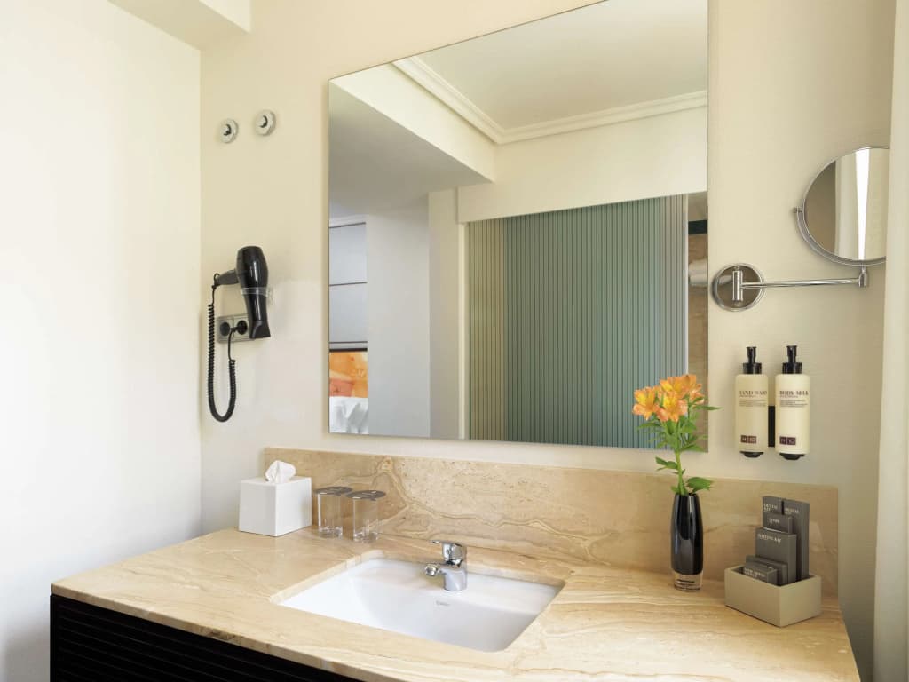 H10 Universitat Hotel - photo 9