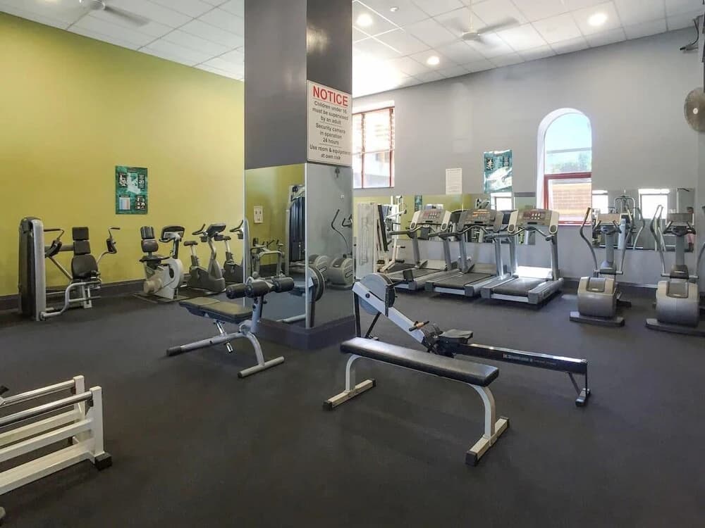 Ample Space In This 1 Bed Apt Also With Pool/Gym - photo 12