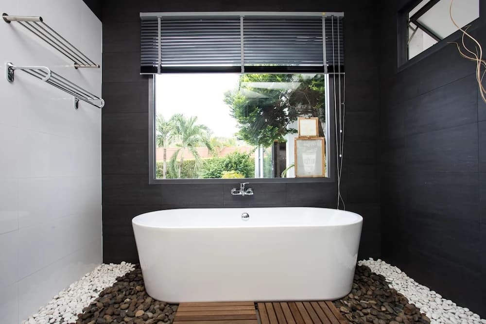Modern 4BR Pool Villa Virginie Naiharn - photo 12