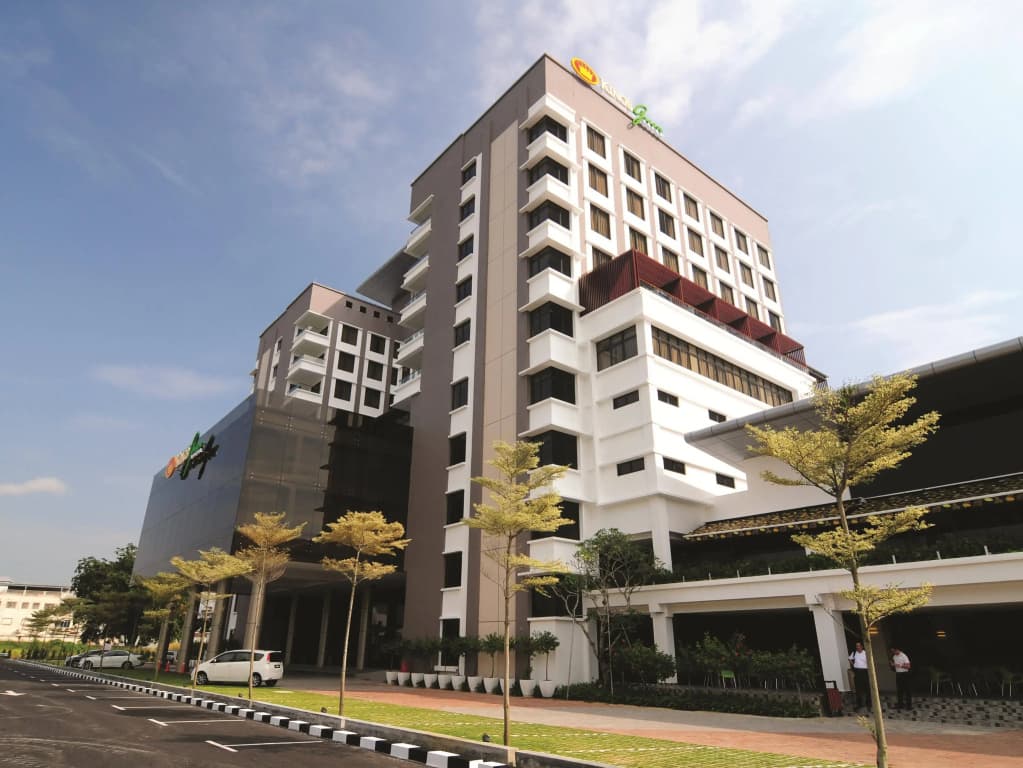 Kings Green Hotel - photo 1