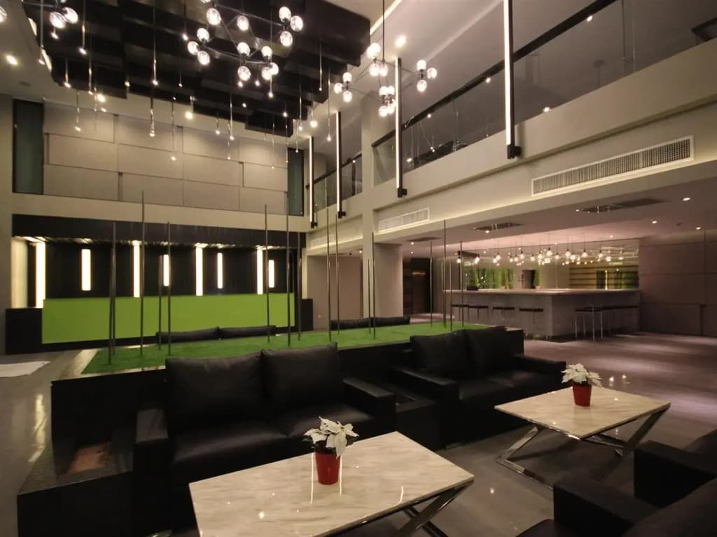 Season Five Hotel - photo 14