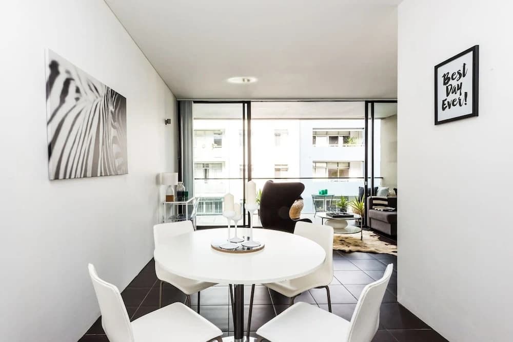 Executive Two Bed Penthouse Studio in the City - photo 5