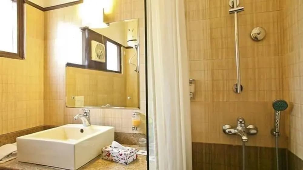 Clarks Inn Kailash Colony - photo 8