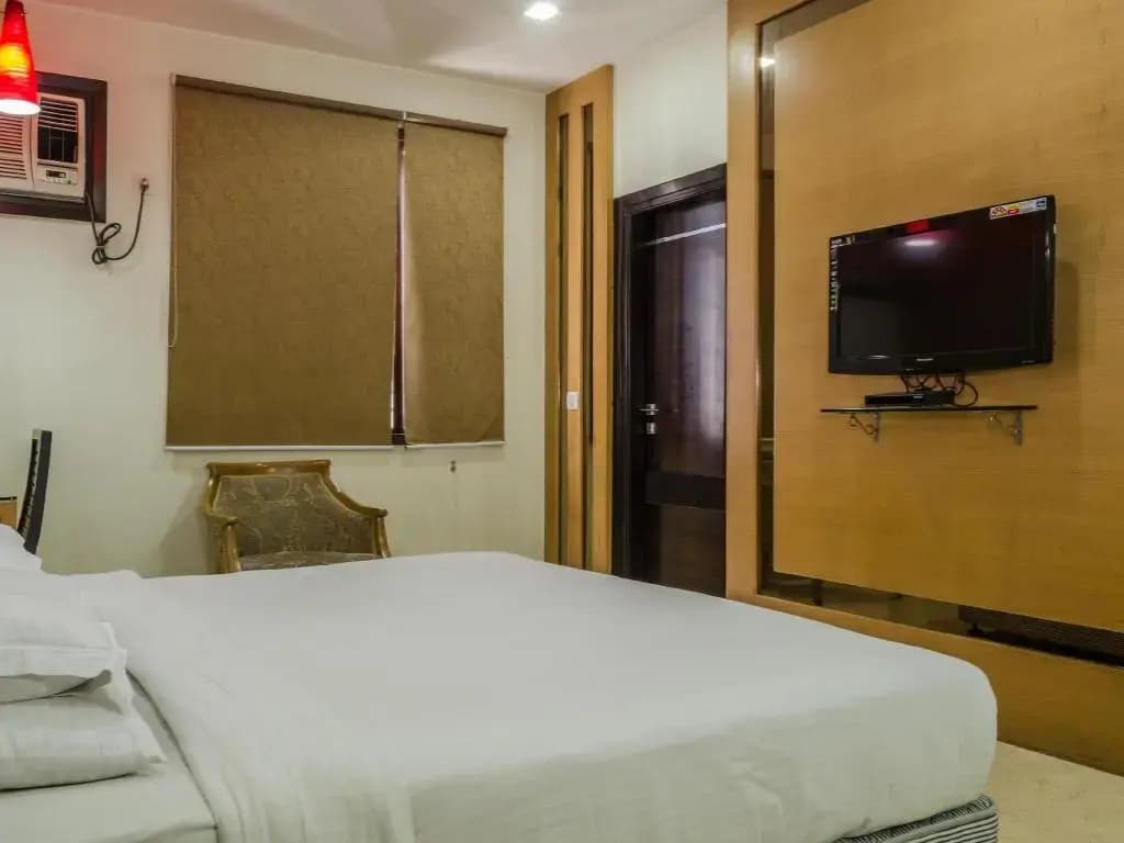 Hotel Metropolitan Karol Bagh - photo 5