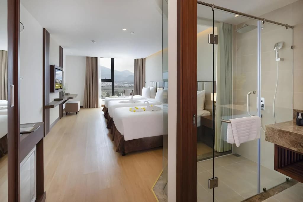 Regalia Gold Hotel - photo 3