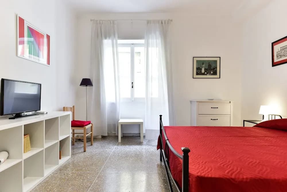 Red & White Vatican Apartment - photo 3