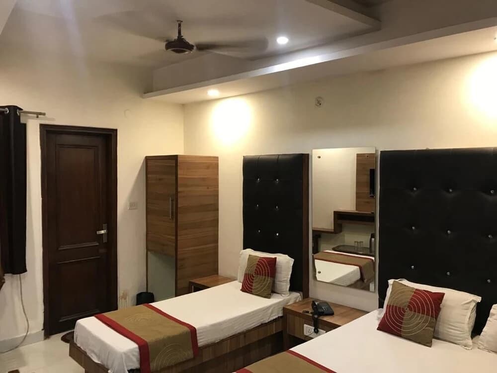 Hotel Crystal Deluxe at New Delhi Railway Station - photo 5