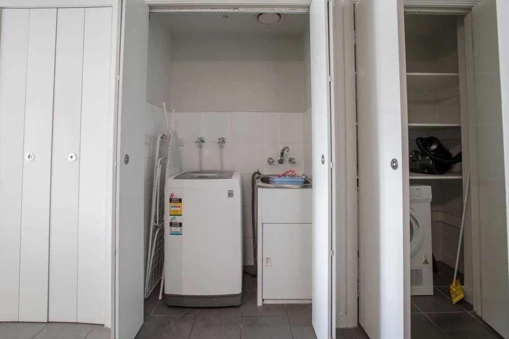 Russell St. Hotel Apartment - photo 10