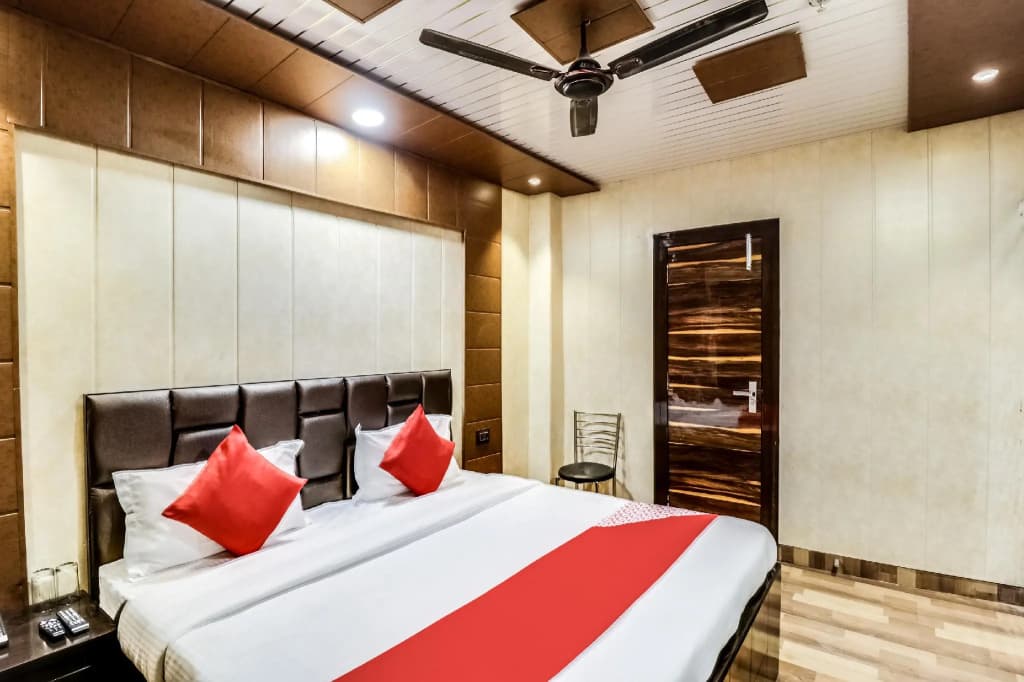 OYO 65601 JPS Galaxy Hotel - photo 3