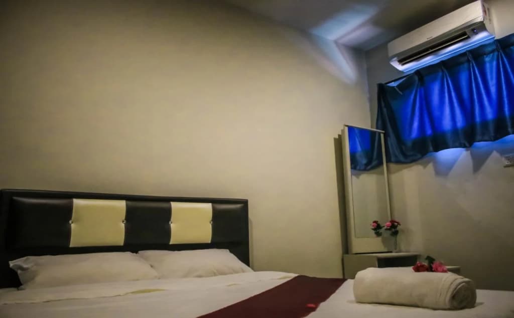 UR Hotel - photo 2