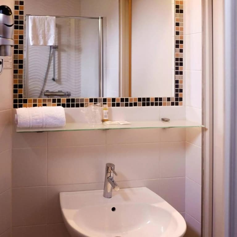 Hotel Terminus Orleans - photo 32