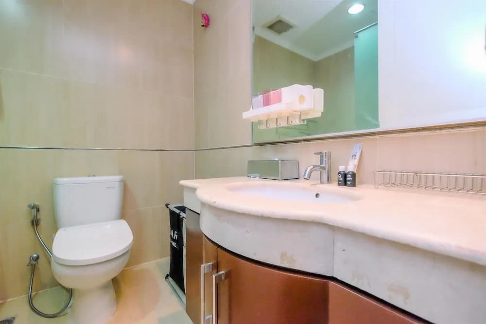 Elegant And Comfort 2Br Apartment At Fx Residence - photo 7