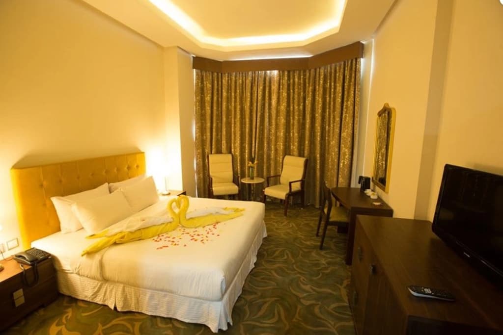 Green Garden Hotel - photo 2