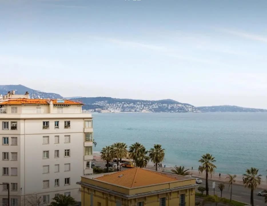 Stunning 2 bed Flat Nice front of the beach Seaview - photo 7