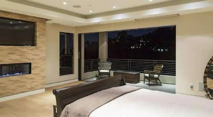 Zorada - Private Hollywood Hills Luxury With Endless Amenities and City Views - photo 5