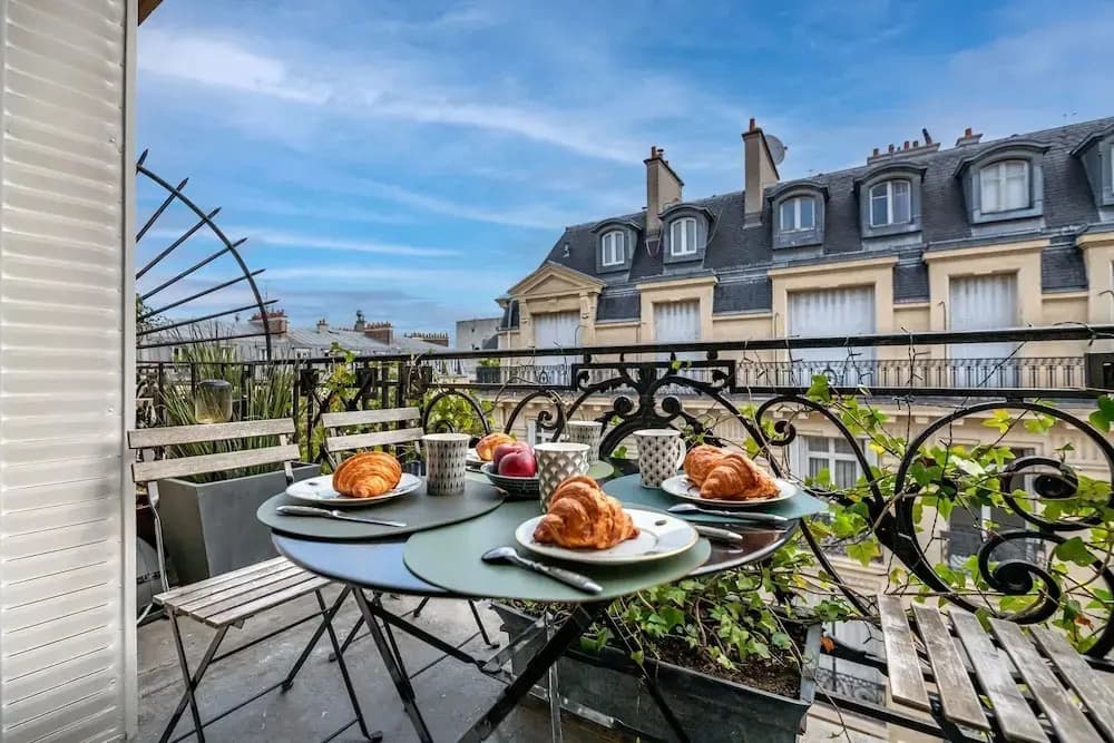 Prestigious Apartment Near the Trocadero - photo 10