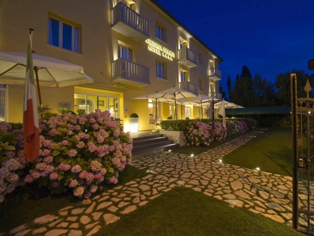 Viktoria Palace Hotel - photo 12