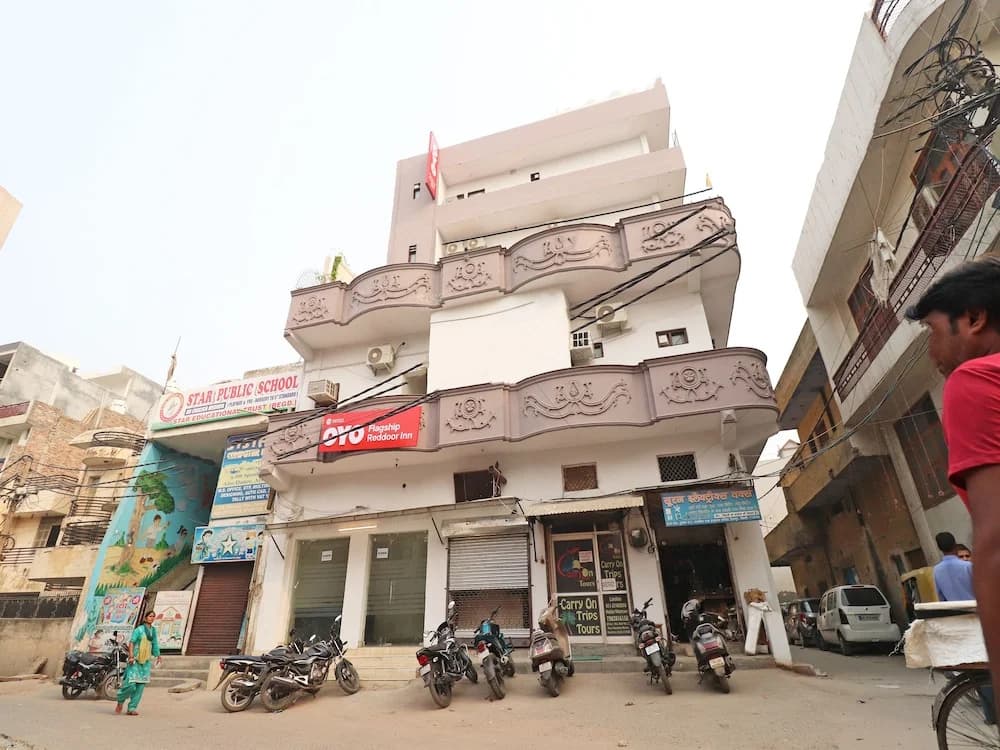 Oyo Flagship 36992 Sidharth Plaza Haiderpur - photo 9