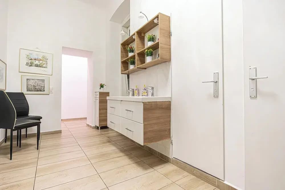 Spacious 5BR Apt Close to Augarten - photo 27
