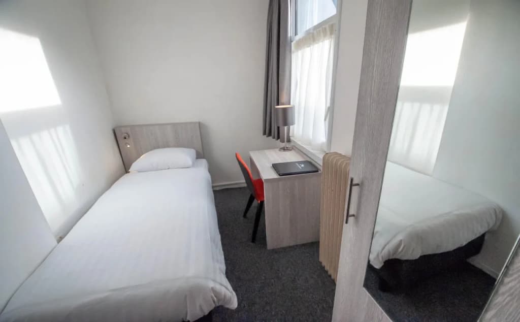 Hotel Crown - photo 2