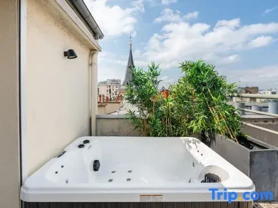 Loft with terrace, jacuzzi & lift near Invalides - photo 3