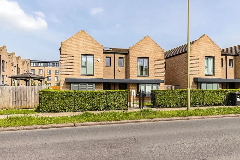 Semi-detached House With Modern Bespoke Interior - photo 31