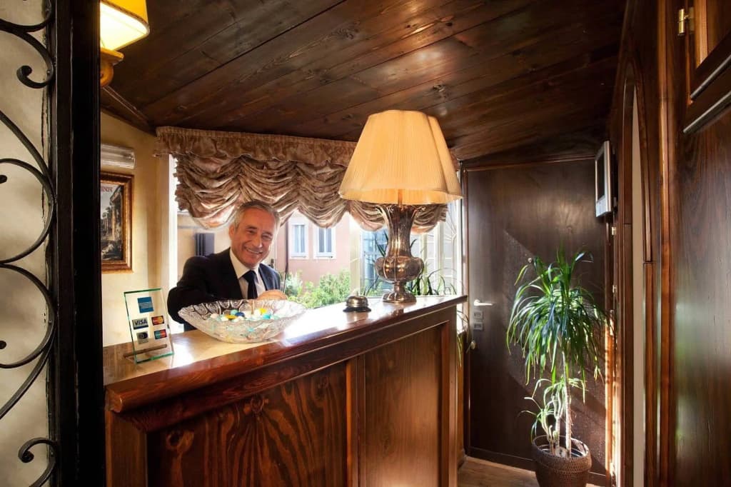 Pantheon Inn - photo 18