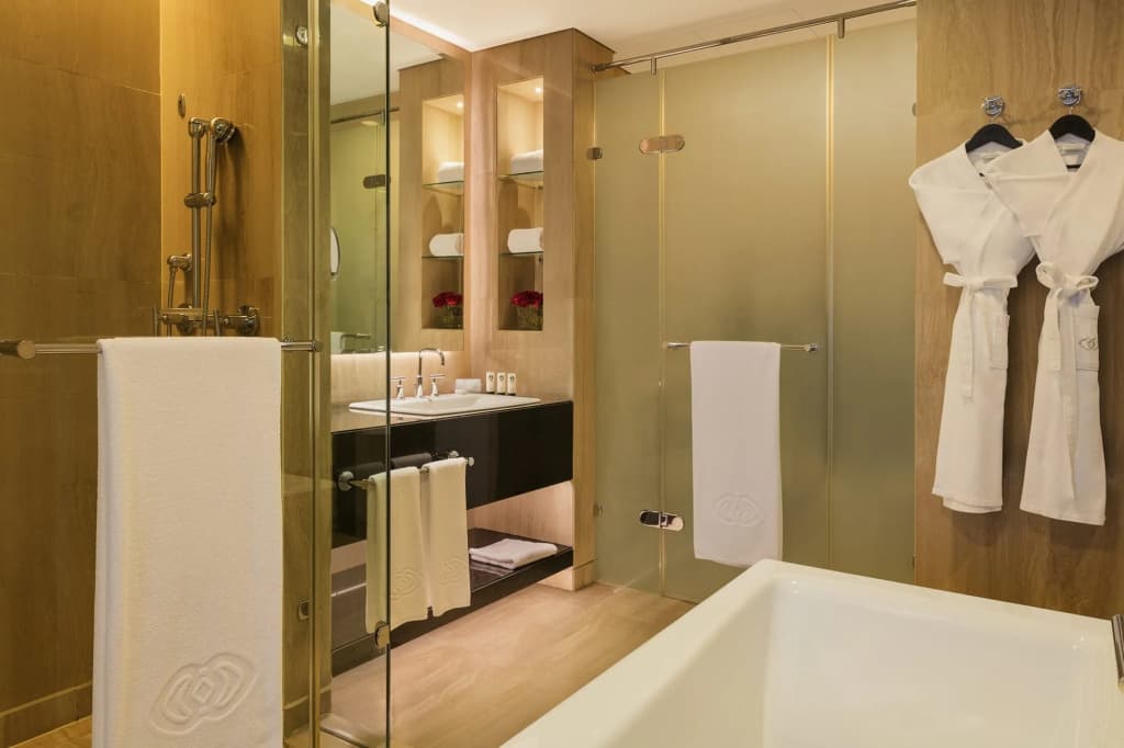 Sofitel Abu Dhabi Corniche Hotel - photo 12