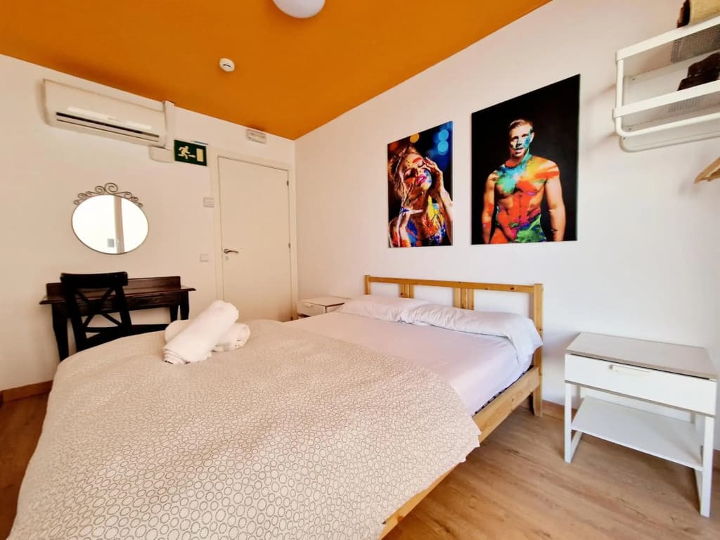 Arc House Barcelona Hotel - photo 4
