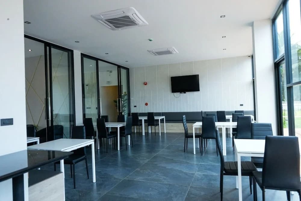Double J Hotel - photo 18